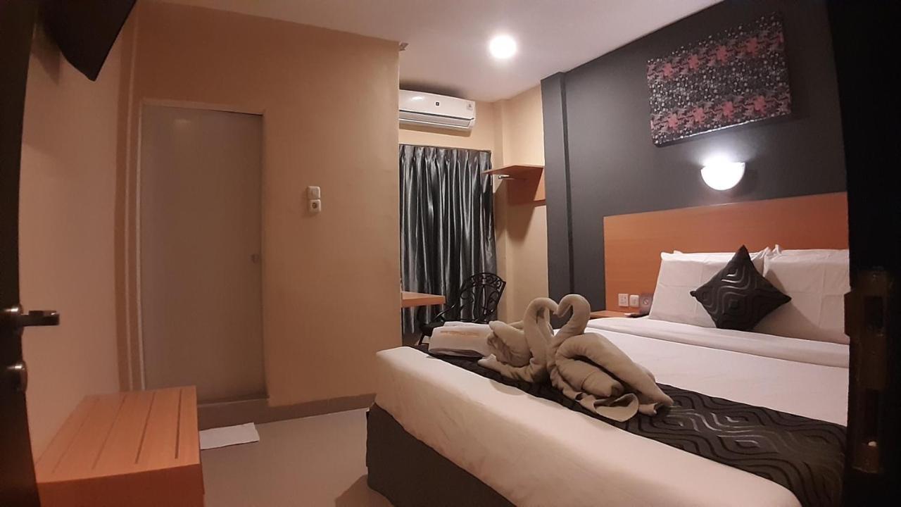 New Gentala Hotel Medan Luaran gambar